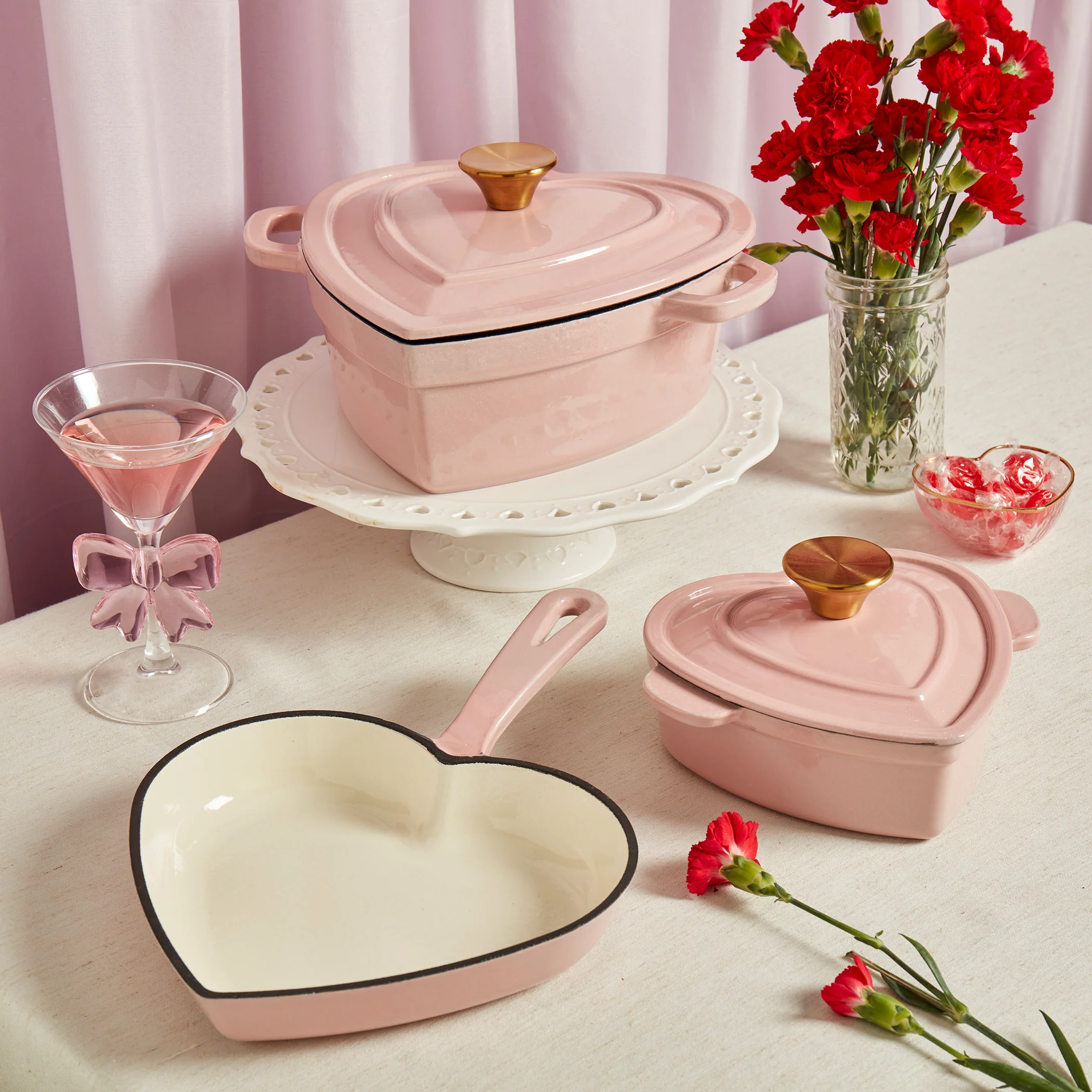 9” Enameled Cast Iron Heart-Shaped Skillet Fry Pan, Pink - Image 4